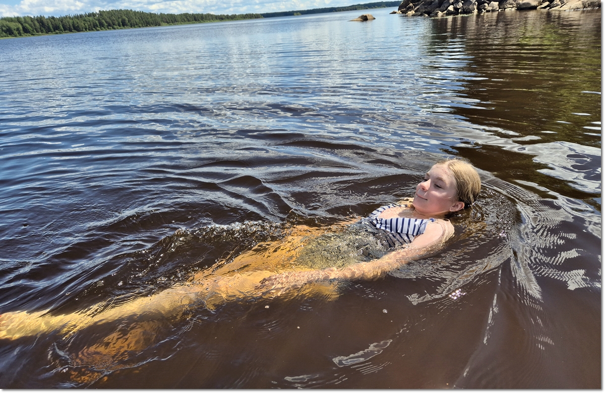 Första doppet var lite kyligt men väldigt skönt i sommarvärmen.